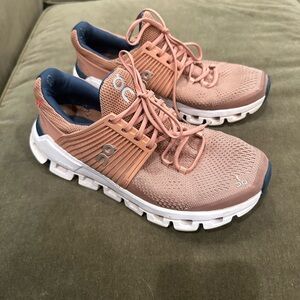 On Running OnCloud Cloudswift Pink Shoes